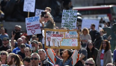 Хиляди в Лондон на протест срещу нова карантина и задължителната ваксинация