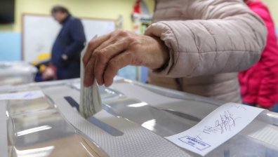 Повече българи искат да гласуват на нови избори: Как ще се разместят пластовете в НС