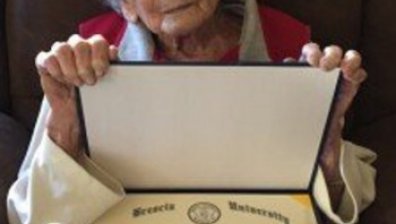 102-годишна американка стана висшист