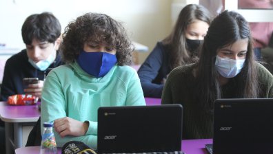 Още два областни града и 8 общини минават към онлайн обучение на 5 до 12 клас