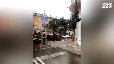 Кола се преобърна по таван във Варна, шофьорът избяга (Видео)