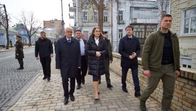 Министър Нейнски в Киев: Ужасите на войната са ежедневие за украинците