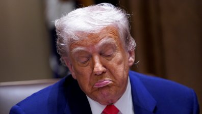 Целта на Доналд Тръмп - контрол чрез хаос. Резултатът - загуба на доверието към САЩ