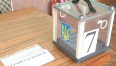 В Украйна започнаха предсрочни президентски избори