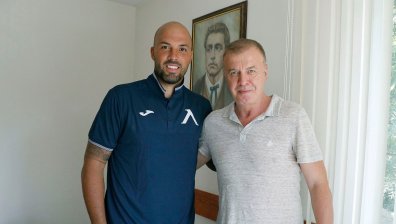 Николай Михайлов свали килограмите и подписа нов договор с "Левски"