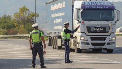 Акция на "Пътна полиция" контролира изрядността на ТИР-овете и автобусите