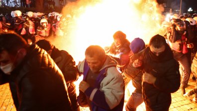 Протест срещу Еди Рама ескалира и подпали Тирана