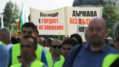 "Обещания има, пари няма": Пътни строители блокираха София и над 20 пътища в страната