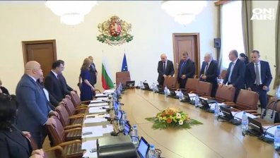 Какво следва след оставката на Валери Симеонов?