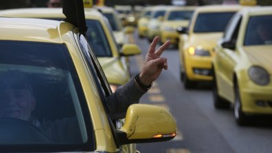 Таксиметровите шофьори в Гърция започват 48-часова стачка от утре