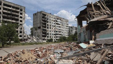 Въздушна атака на Русия по украинския Днипро уби трима и рани 18 души