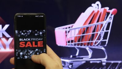 Черен петък 2025: Не вярваме изцяло на намаленията, но ще изхарчим милиони