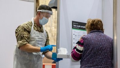 Лекари от Острова призоваха за поставяне на бустер ваксина през есента