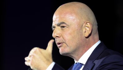 Президентът на ФИФА обеща пълни трибуни за Световното през 2022 г. в Катар
