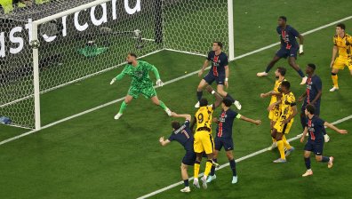 УЕФА глоби солено ПСЖ заради поведението на феновете