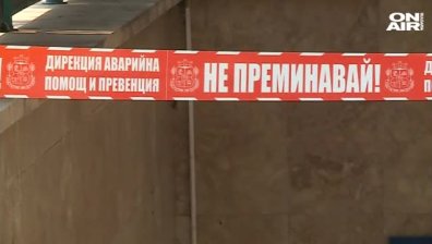 Мъж е с отрязан крак, след като се хвърли пред метрото