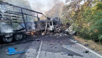 Челен удар между два ТИР-а затвори Ришкия проход, единият шофьор е изгорял