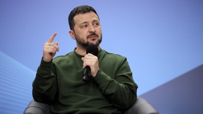 Зеленски обедня: Публикуваха доходите на президента на Украйна и семейството му