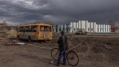 Светът гледа към евакуацията на унищожения Мариупол, не спират атаките в Киев и Чернигов