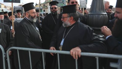 Църквата призова за молитва за бързо потушаване на пожарите