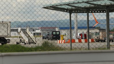 Техническа неизправност наложила аварийното кацане на самолета в София