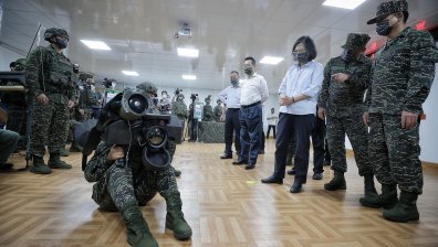 Китай предупреди САЩ за катастрофа в отношенията заради Тайван