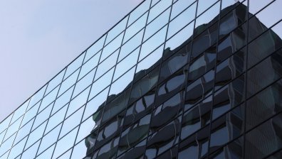 Британците пестят все повече, компании се отказват от офисите