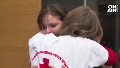 Две ученички от Несебър – украинка и полякиня, помагат на бежанци от Украйна