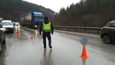 Катастрофа блокира Хаинбоаз, има ранени хора