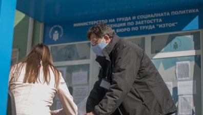 Напрежение в бюрата по труда, някои служители напускат