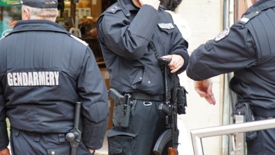 Полицаи с пушки и автомати ще патрулират в градовете, разпореди Калин Стоянов