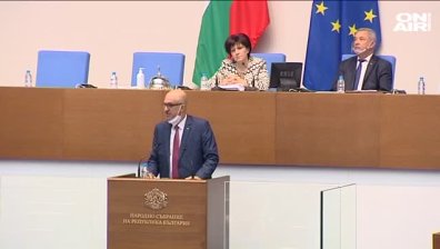 Носенето на маски в пленарната зала на НС отново стана повод за напрежение