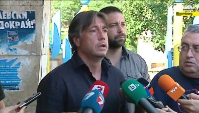 Левски още е на Батков