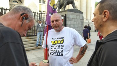 Таксиджии протестират за справедливост срещу нападателите на Апостол Вълчев