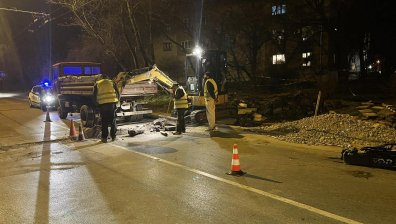 Хора хвърлят яйца от терасите заради нощен ремонт в София (+ВИДЕО)