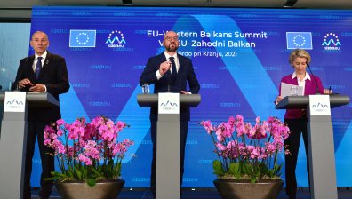 Борел: ЕС ще отговори решително, ако Русия нахлуе в Украйна