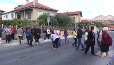 Месец безводие: Жители на Попинци блокираха главен път