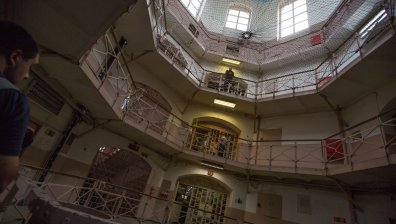 4 г. затвор за грабеж на 130 лв. от възрастна жена на Централна гара в София