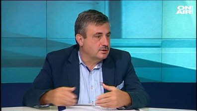 "Просвета" изтегля черно-белите учебници