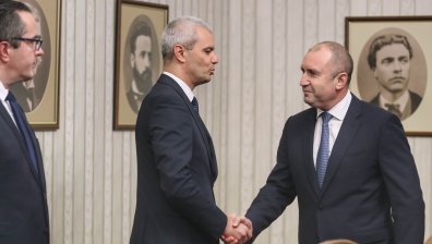 Радев на срещата с "Възраждане": Кризите вече са в дома ни, трябва ни редовен кабинет