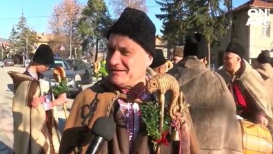 Коледари събудиха жители и гости на Велинград, пожелаха им здраве и берекет
