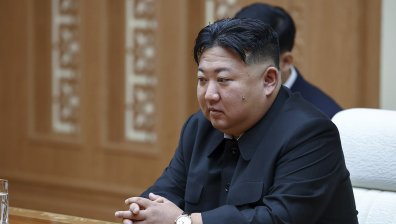 Ким Чен Ун лично ръководи тест на ракета, която може да удари американски военни бази