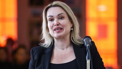 Марина Овсянникова ще лежи 8,5 г. в затвора, ако се прибере в Русия