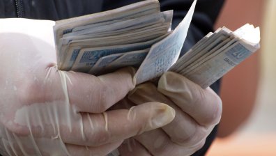Жена от Русенско предала в Румъния 15 800 лв. на ало апаши