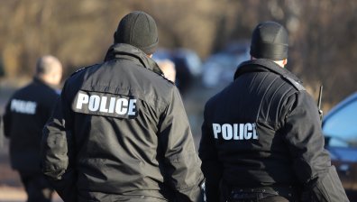 Среднощна гонка с 11 мигранти край Владая, задържаха двама сърби