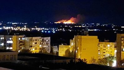 Пожар гори в Рудник 2 на "Мини Марица-изток", гасенето му е затруднено