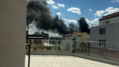 Голям пожар до Техническия университет във Варна