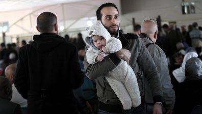 Израел разреши сурогатно майчинство на самотни мъже, транссексуални и хомосексуални двойки