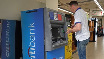 Заради мобилизацията руснаците изтеглиха спестяванията си, нужен им е кеш, за да заминат