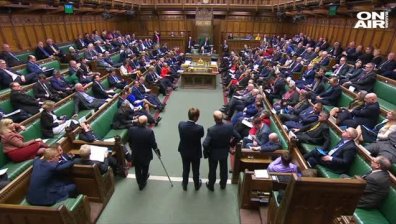 Британският парламент отхвърли сделката за Brexit